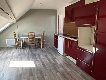 appartement t2 rénové de 35m2 sous toit