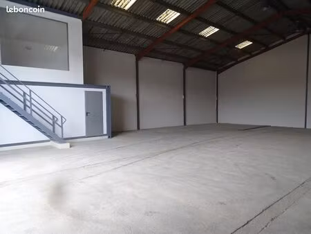 hangar entrepot