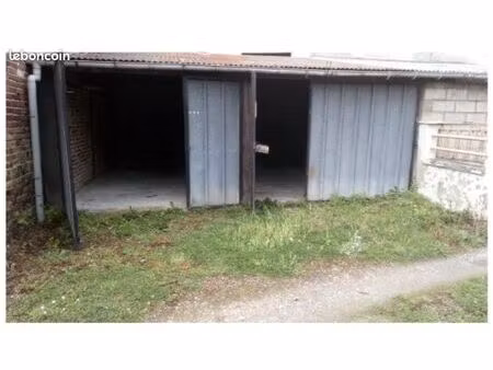 2 garages + petit terrain