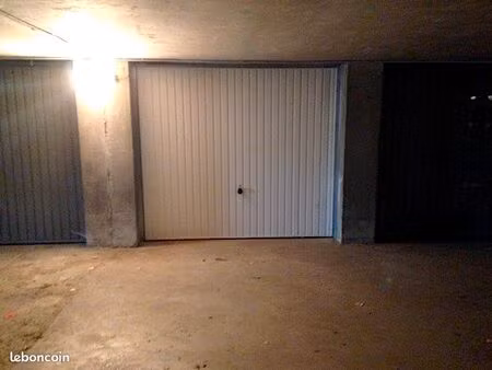 garage box résidence fermée/2 portails/gardien