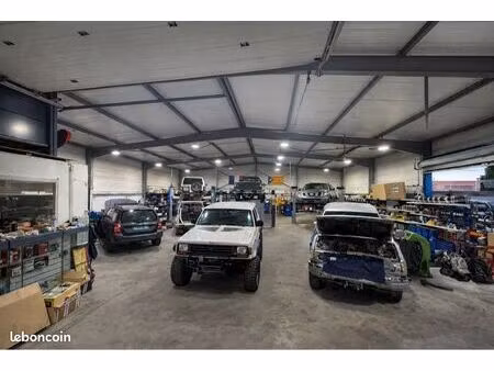 hangar commercial