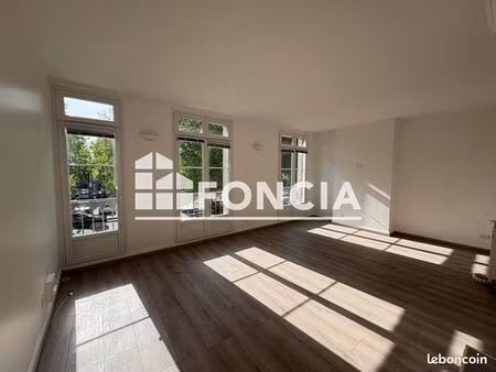 local commercial 253 m²