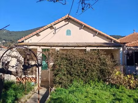 jolie maison 2 chambres + dépendance + jardin + puit