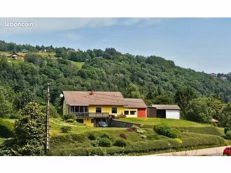 propriété avec maison de 5 pièces (300m² utiles)  plus annexes (105m²)  sur terrain dégagé