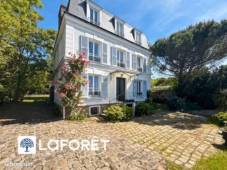 maison 8 pièces 198 m²