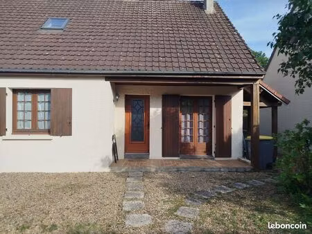 maison individuelle de 135 m² située dans une rue paisible au pied de la forêt de retz