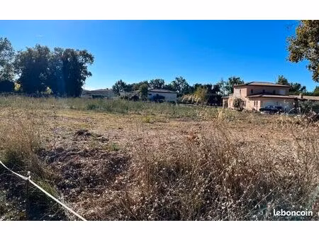 terrain 1 200 m² callian