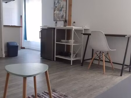 jolie studio meublé