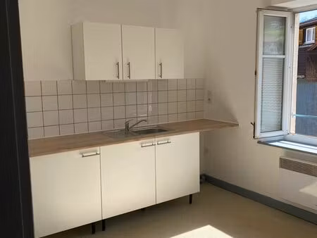 spacieux f3 proche du centre bourg et collège