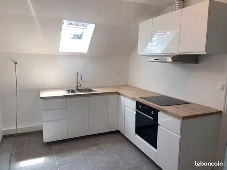 appartement type f3/f4 duplex au 1er de 65m2 refait a neuf