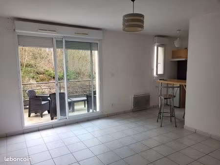 grand studio avec balcon