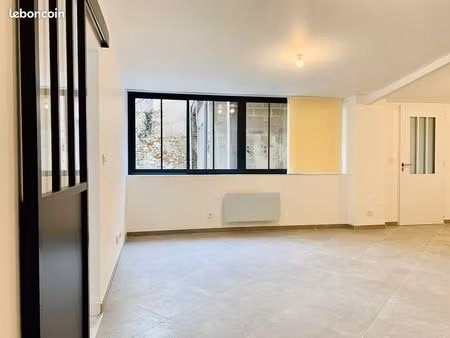 particulier loue appartement type loft dans le centre historique de château-thierry