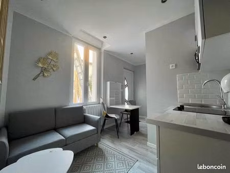 studio meublé avec espace nuit séparé