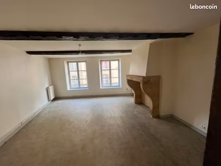 a louer appartement t3 (02 chambres) au 2ème 395 hc  centre-ville sedan