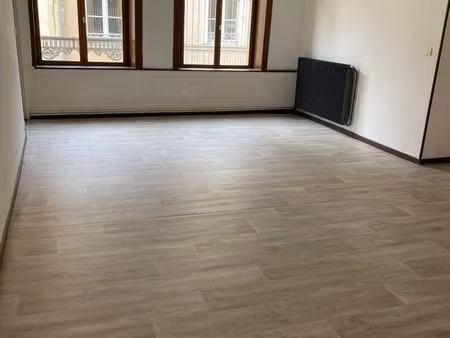 à louer f4 100m2