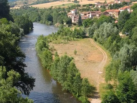 à louer – appartement communal t3 au cœur de villeneuve-d'allier