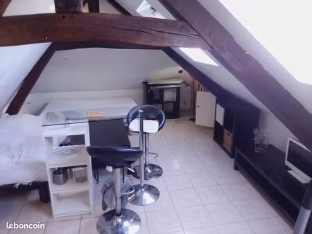grand studio lumineux et meublé