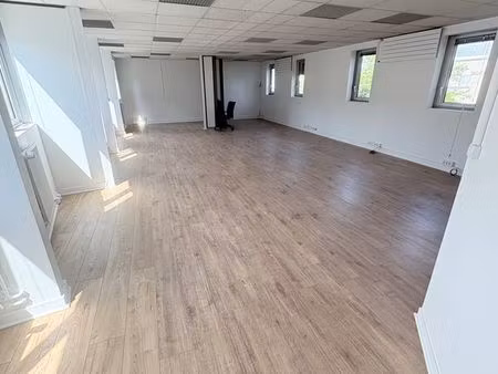bureau 72m2