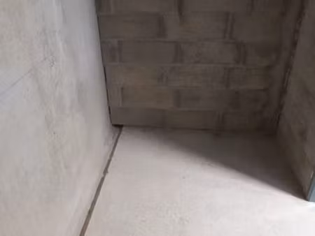particulier loue cave saine et sécurisée d’environ 4 m² à châtillon