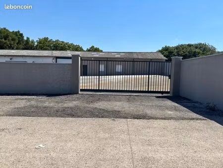 local d’activité entrepôt 400 m² + parking privé 500 m² – st genis laval