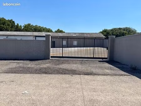 local d’activité 400 m² + parking privé 500 m² – st genis laval