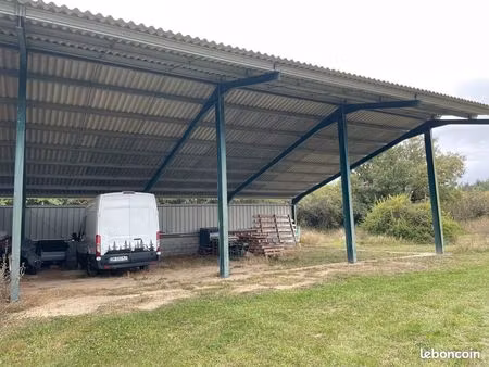 boxes de stationnement sous hangar a louer