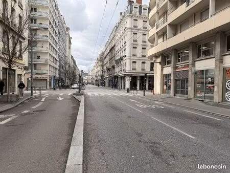 local commercial 600 m²