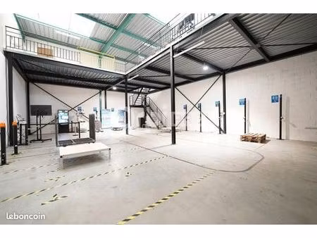 local d'activité 250 m²