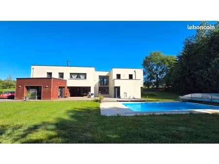 magnifique maison contemporaine avec piscine  dans la verdure  à résigny