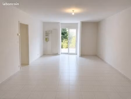 t3 de 81 m² avec terrasse et jardin – saivres / proche saint-maixent