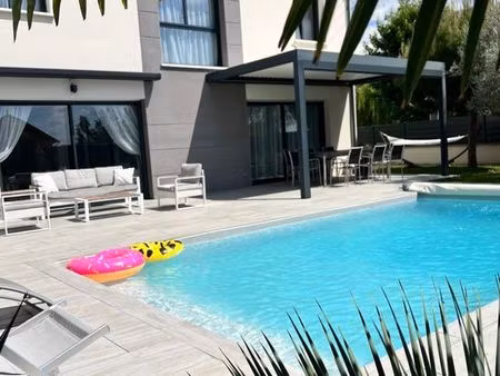 maison individuelle avec piscine