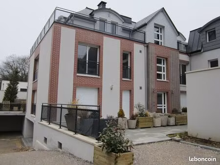 joly duplex de 93 m2 dans immeuble de standing