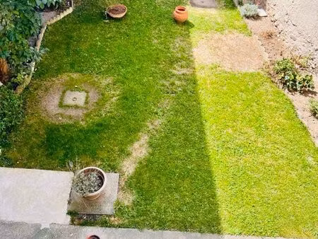 jolie t2 bis avec jardin commun