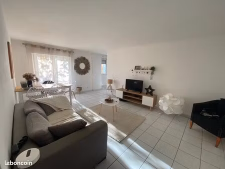 t3 75 m² - parking - très proche comodités