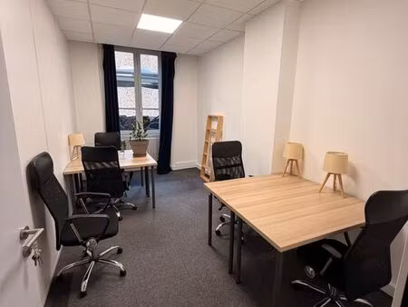 bureau fermé (1 à 4 postes)  déja meublé  dans un groupe d'entreprise (250m2) au centre de