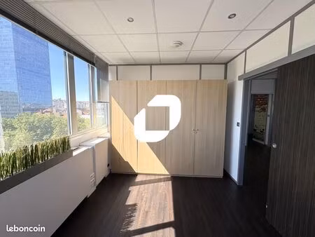 bureaux 122 m²
