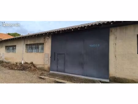 hangar fermé de 145m2   présence d'eau  edf  fibre