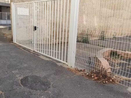 narbonne centre-ville: parking intérieur pour citadine en sous-sol près des halles