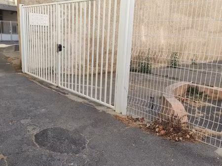 narbonne: parking intérieur en sous-sol près halles