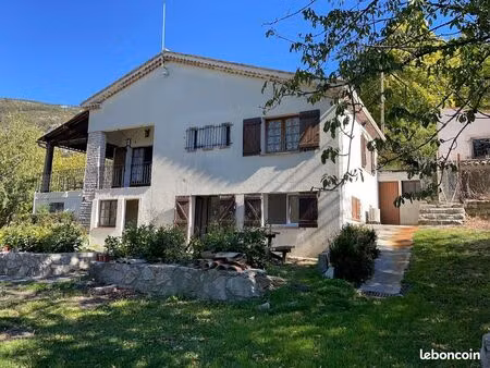 maison 5 pièces + annexes dans le haut var
