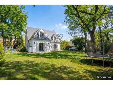propriété 9 pièces 319 m²