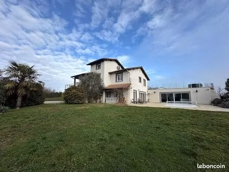 villa 7 pièces 304 m²