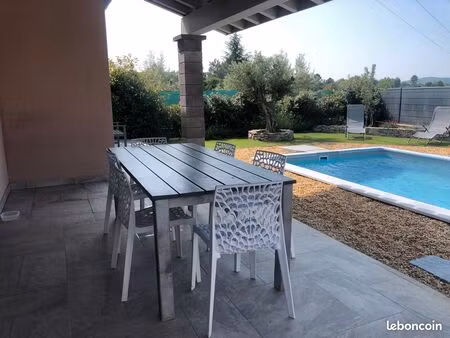 villa récente t4 avec piscine