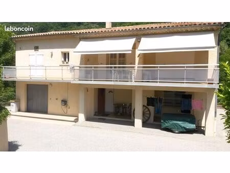 villa avec grand sous-sol et plage