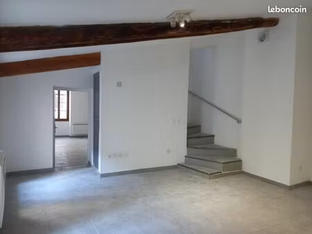 beau t3 de caractère  en duplex. carpentras