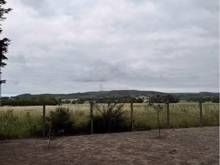 terrain de 600 m² avec petit bâtiment en nature de garage