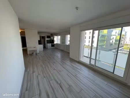 appartement grand t4 accès direct a13 stade mermoz