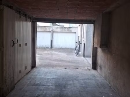 parking/box 15 m² vichy