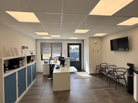 local commercial 530 m² mesnil-raoul