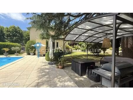 maison 8 pièces 175 m²